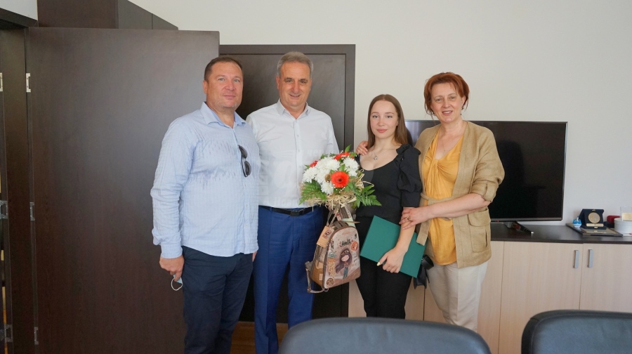 С подкрепа от кмета на Айтос Васил Едрев и областния управител проф. Мария Нейкова, Селин Али тръгва за Олимпиадата